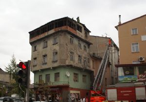 Alipaşa da metruk otel yandı